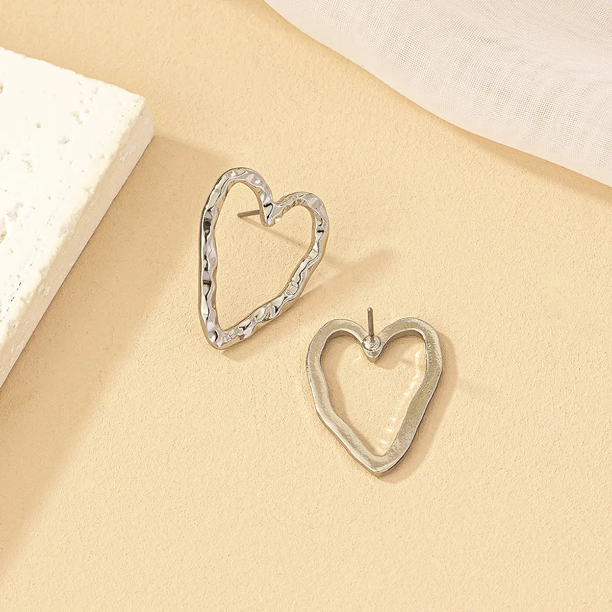 1 Pair Retro Simple Style Heart Shape Plating Alloy Gold Plated Ear Studs