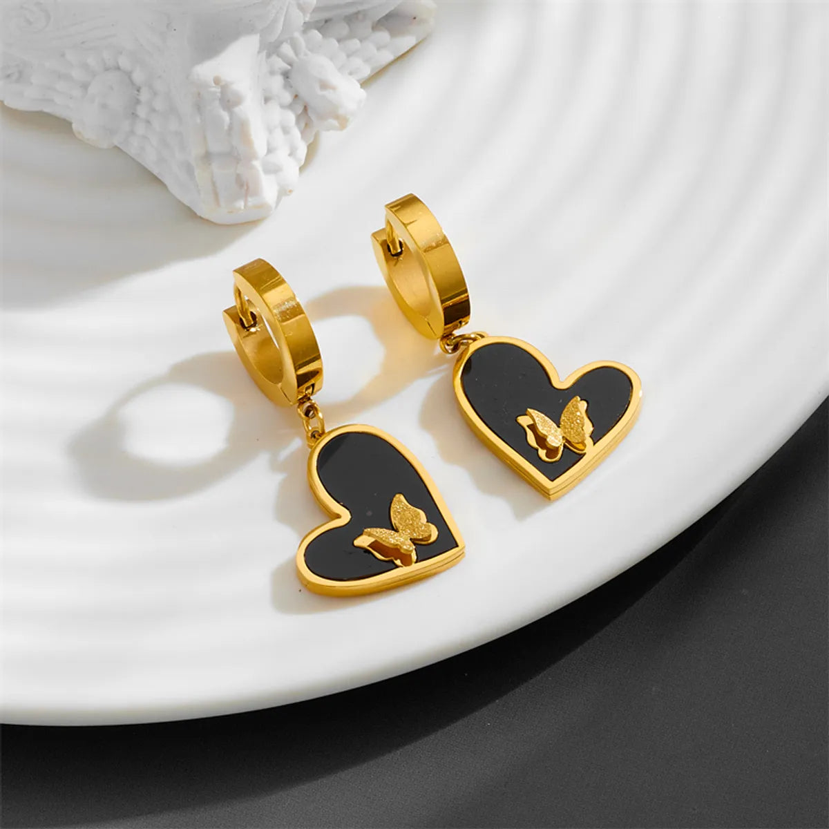 1 Pair Retro Simple Style Heart Shape Plating Inlay Titanium Steel Zircon Earrings