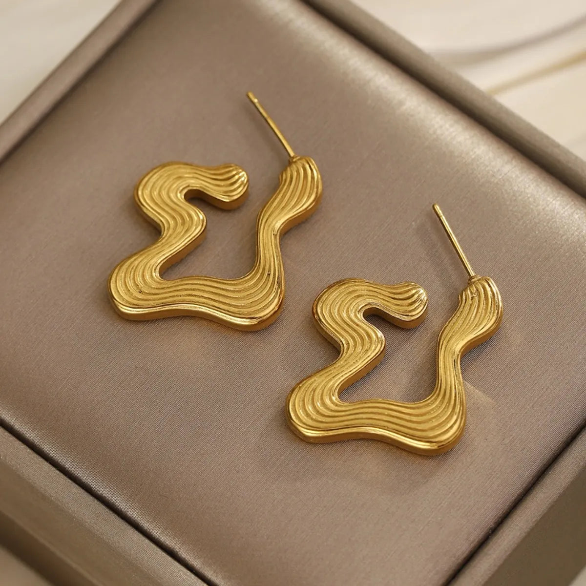 1 Pair Retro Simple Style Irregular Plating 304 Stainless Steel 18K Gold Plated Drop Earrings