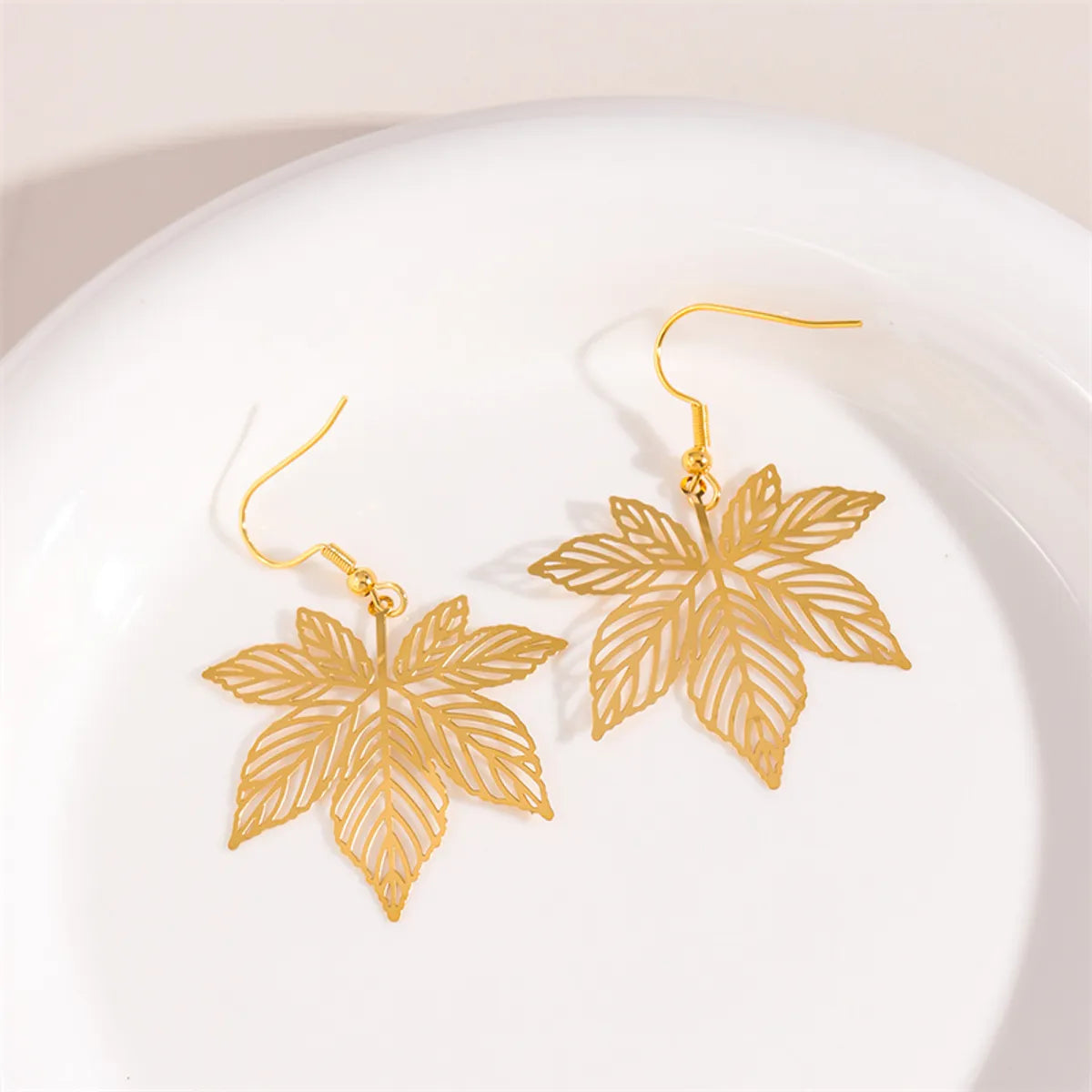 1 Pair Retro Simple Style Round Peacock Leaves Plating Stainless Steel 18k Gold Plated Drop Earrings