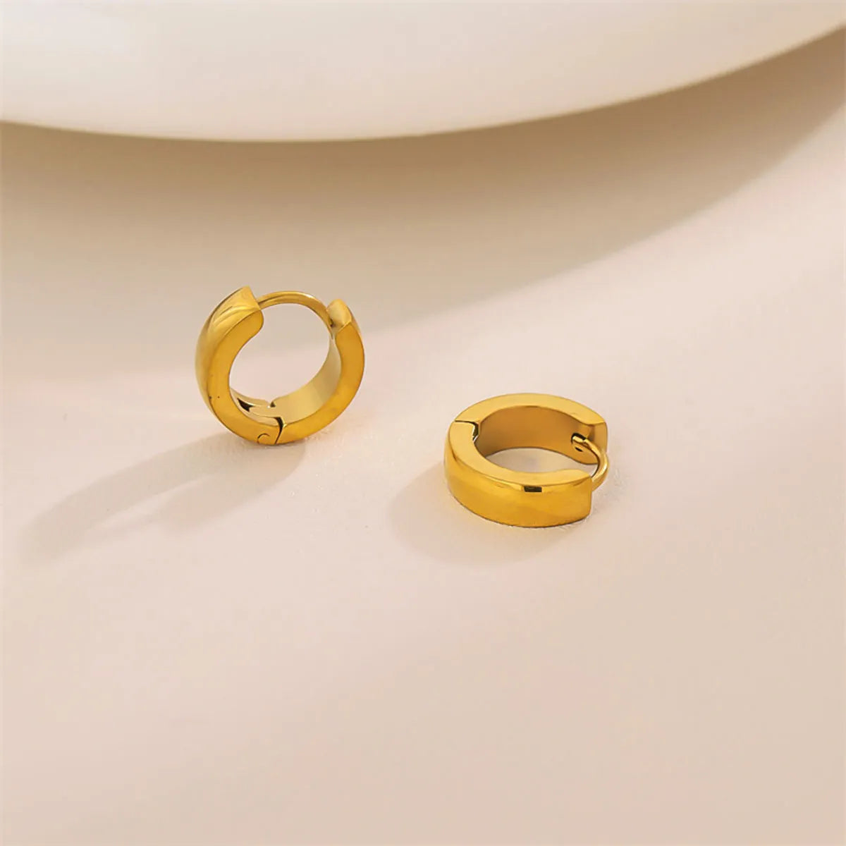 1 Pair Retro Simple Style Round Plating Stainless Steel 18k Gold Plated Earrings