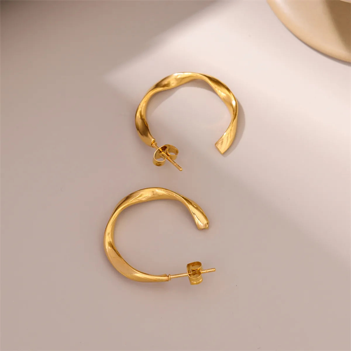 1 Pair Retro Simple Style Round Plating Stainless Steel 18k Gold Plated Earrings