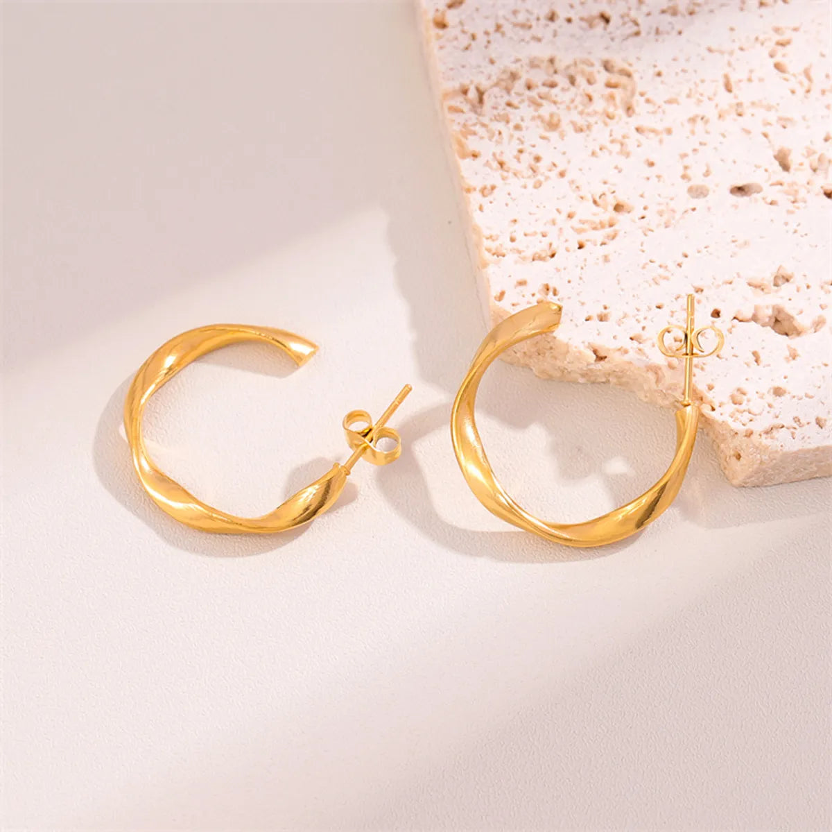 1 Pair Retro Simple Style Round Plating Stainless Steel 18k Gold Plated Earrings