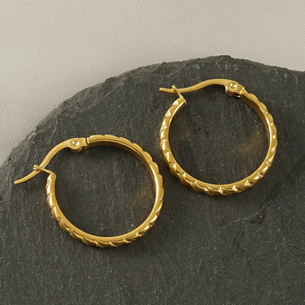 1 Pair Retro Simple Style Round Stainless Steel Plating 18k Gold Plated Hoop Earrings