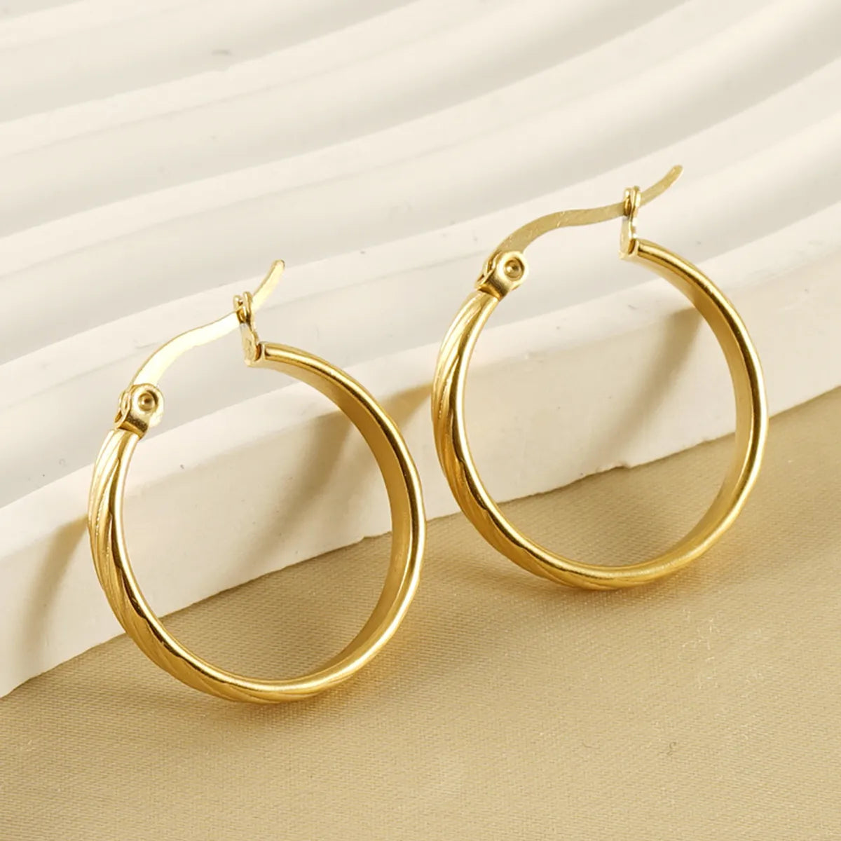 1 Pair Retro Simple Style Round Stripe Stainless Steel Plating 18k Gold Plated Hoop Earrings