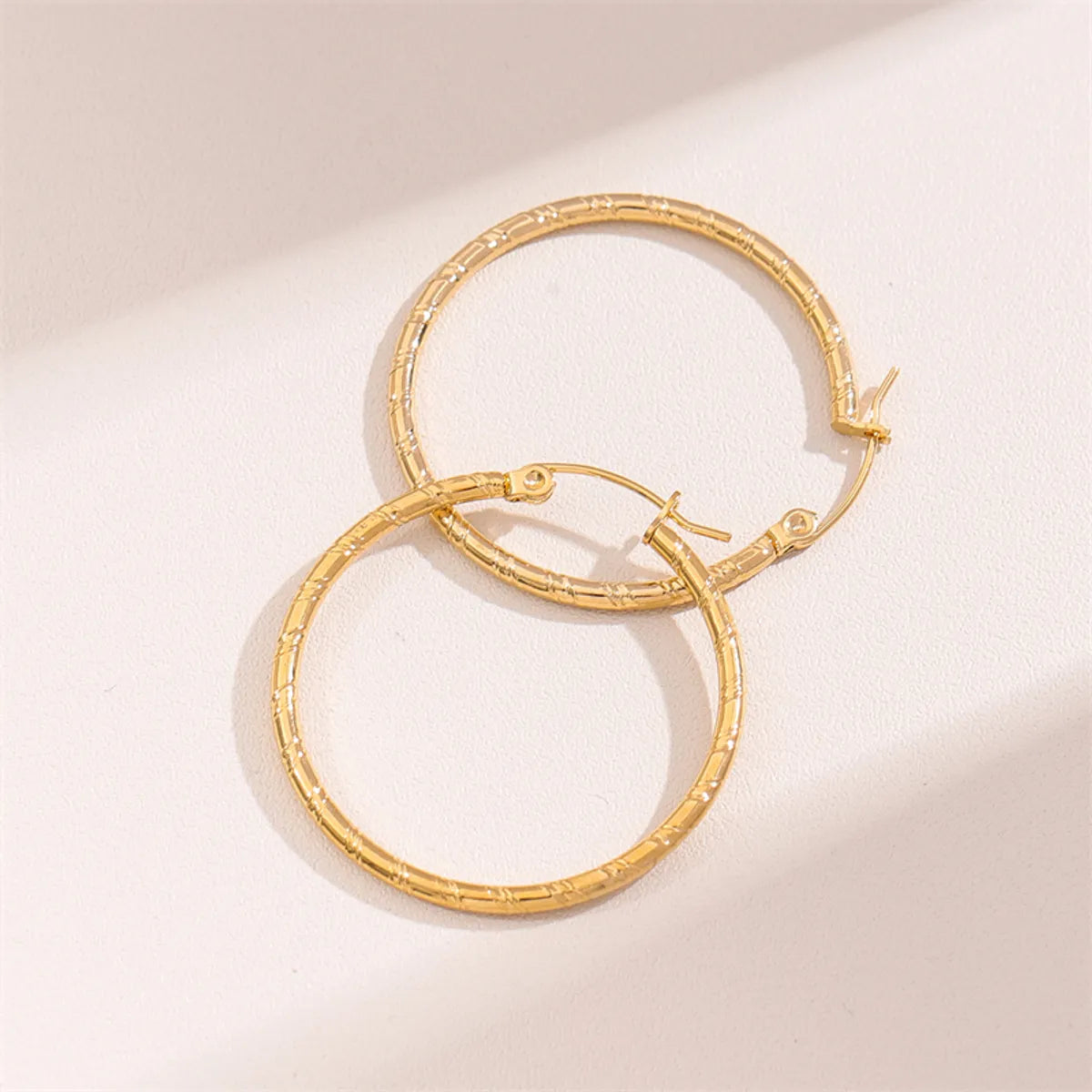 1 Pair Retro Simple Style Round Waves Plating Stainless Steel 18k Gold Plated Hoop Earrings