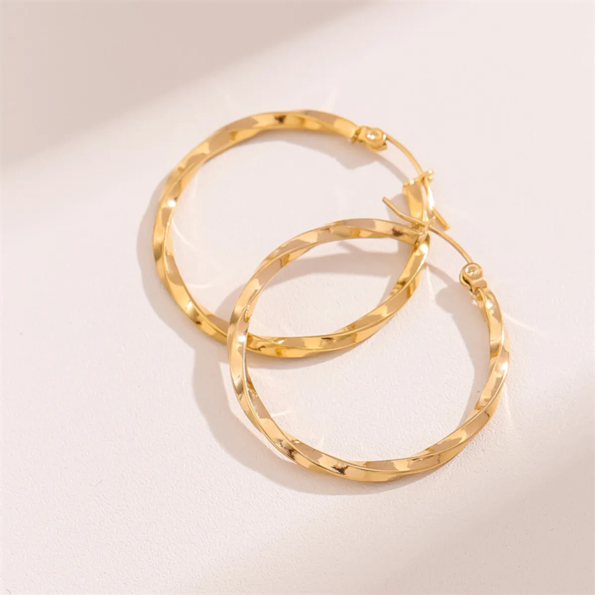 1 Pair Retro Simple Style Round Waves Plating Stainless Steel 18k Gold Plated Hoop Earrings