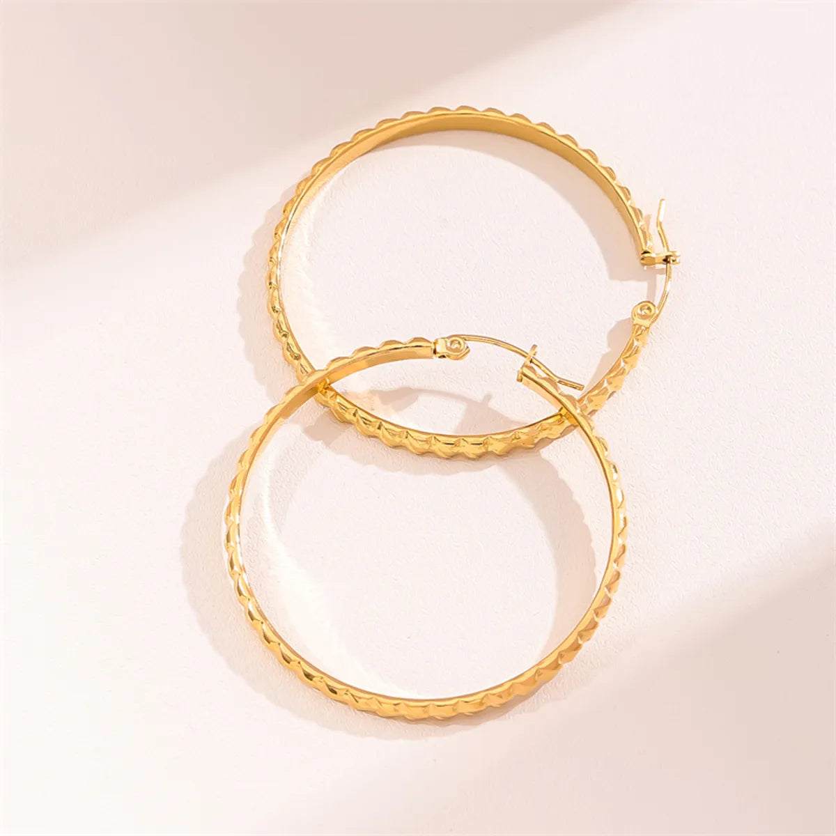 1 Pair Retro Simple Style Round Waves Plating Stainless Steel 18k Gold Plated Hoop Earrings