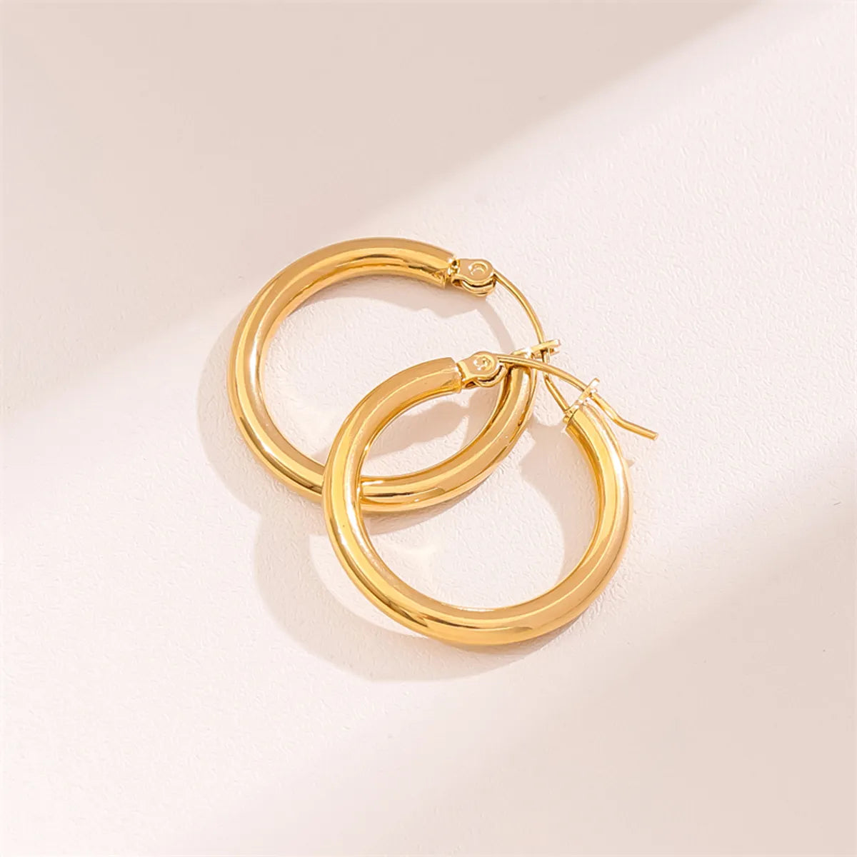 1 Pair Retro Simple Style Round Waves Plating Stainless Steel 18k Gold Plated Hoop Earrings