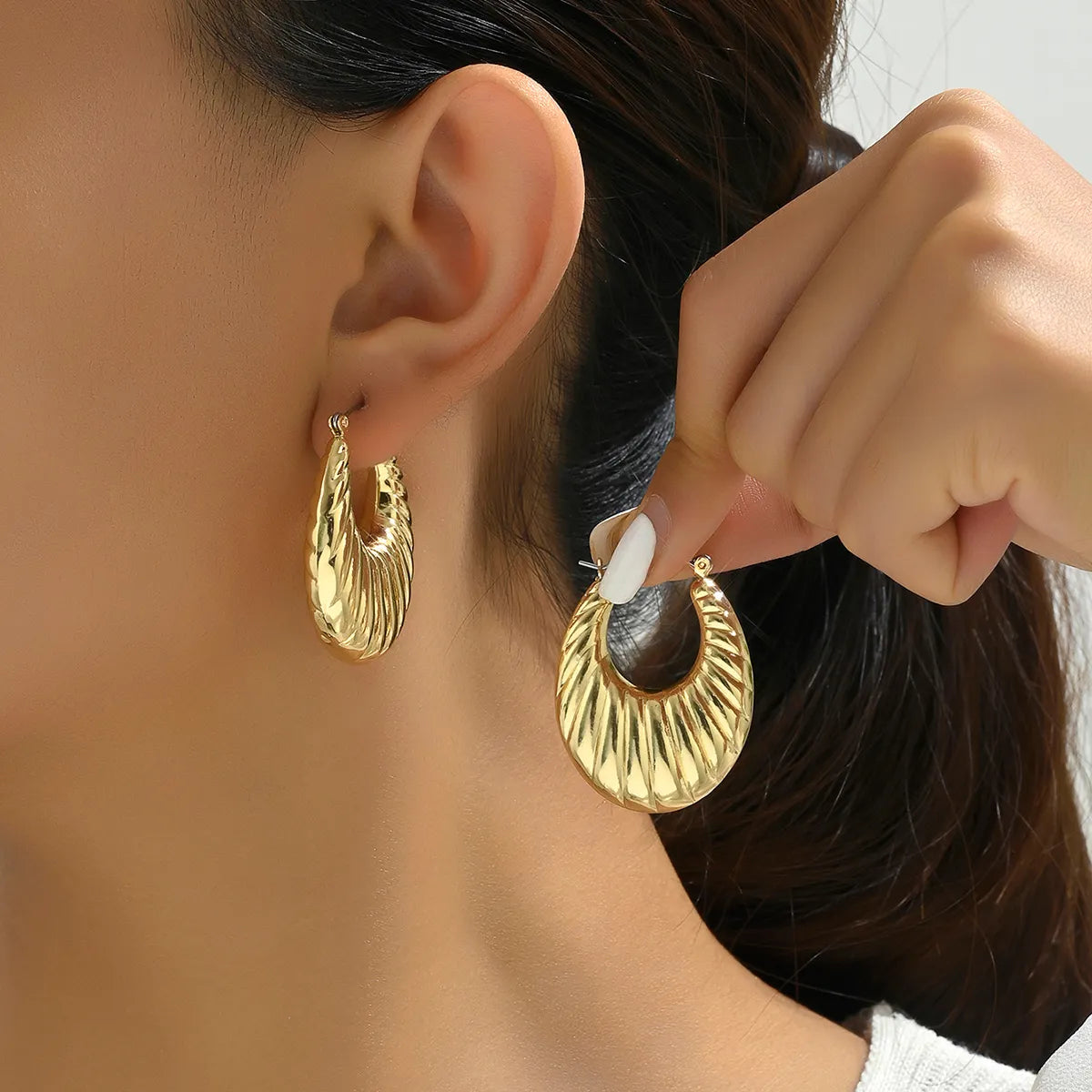 1 Pair Retro Simple Style Solid Color Ferroalloy Earrings