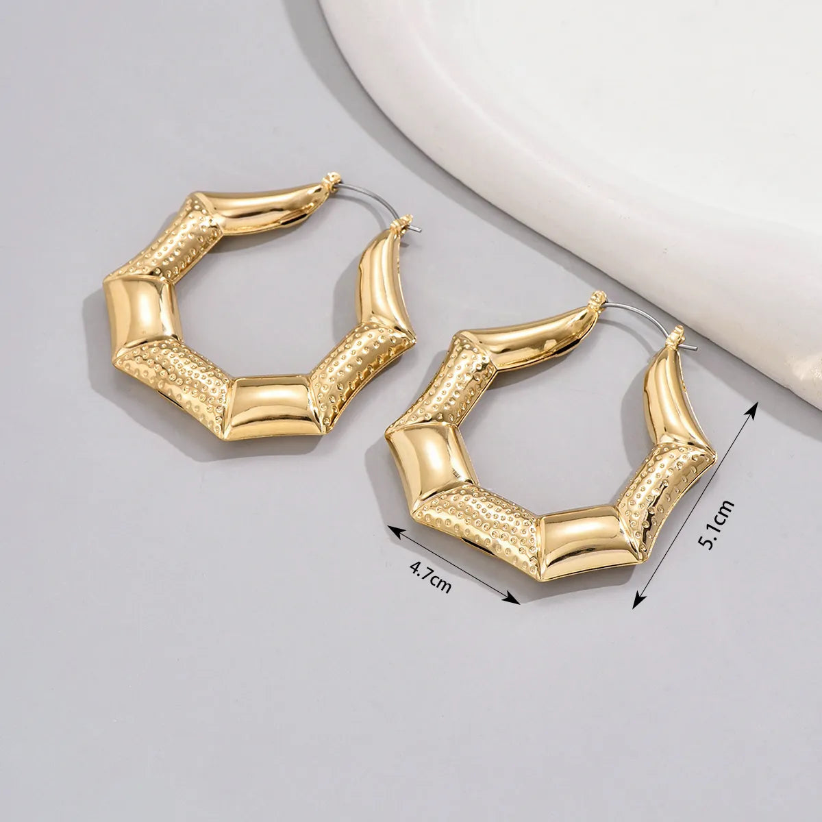 1 Pair Retro Simple Style Solid Color Ferroalloy Earrings