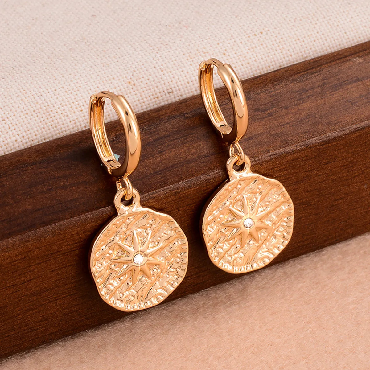 1 Pair Retro Simple Style Sun Inlay Alloy Rhinestones Drop Earrings