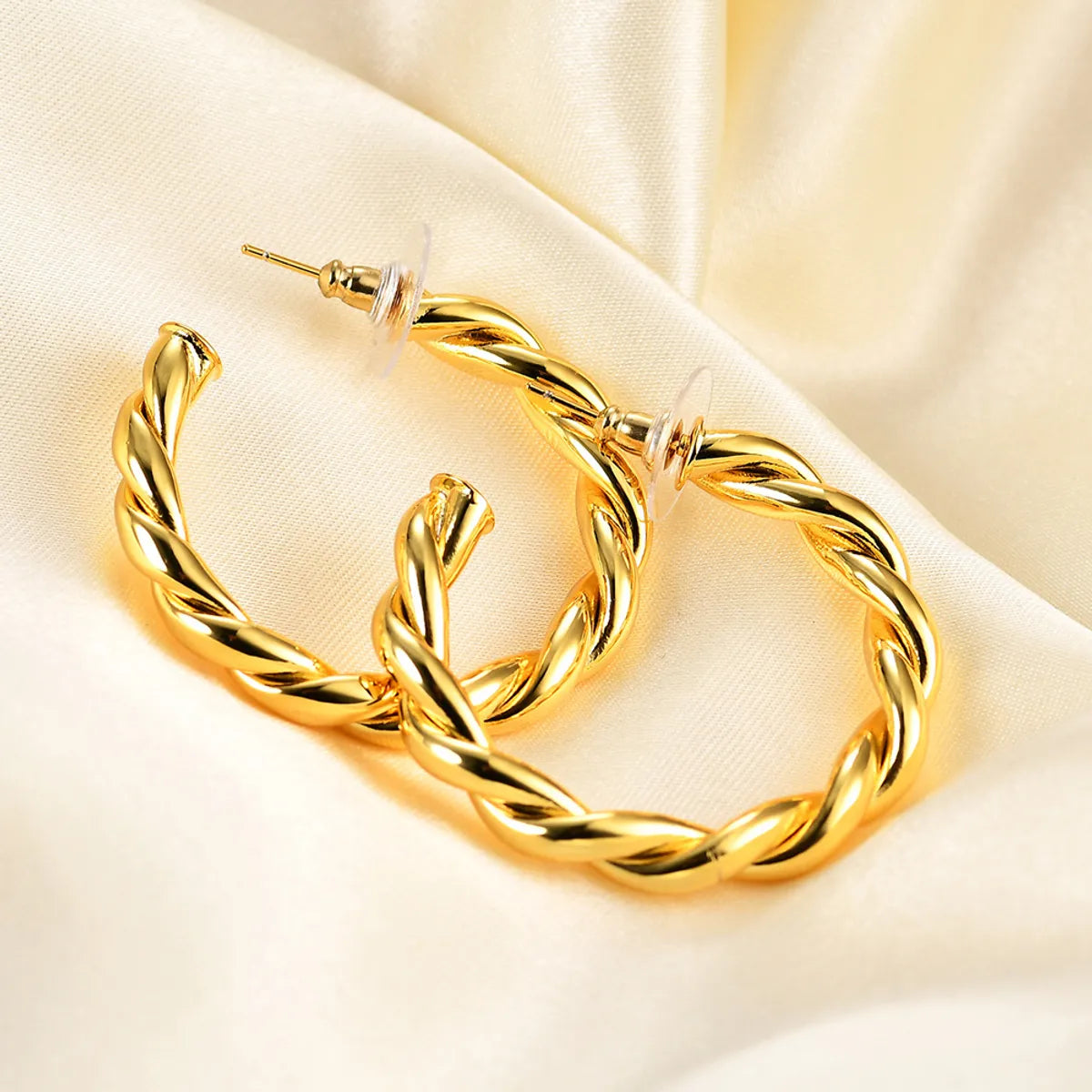 1 Pair Retro Simple Style U Shape Stripe Twist Plating Copper 18k Gold Plated Earrings