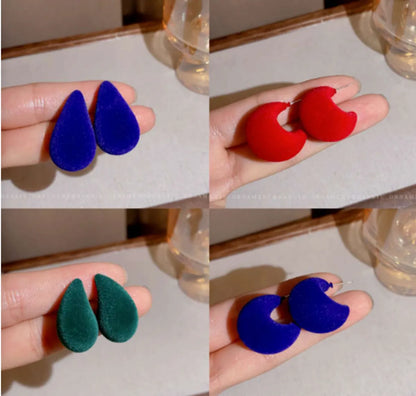 1 Pair Retro Simple Style Water Droplets Plating Alloy Flocking Ear Studs