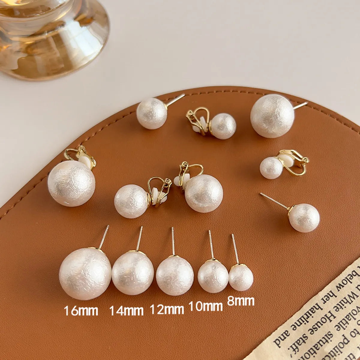 1 Pair Retro Solid Color Imitation Pearl Women'S Ear Clips Ear Studs