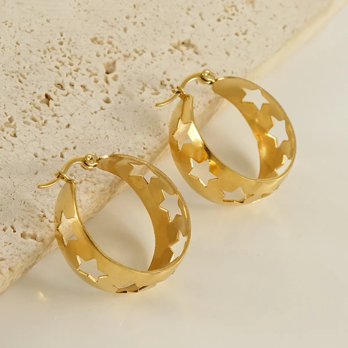 1 Pair Retro Star Hollow Out Stainless Steel 18k Gold Plated Hoop Earrings