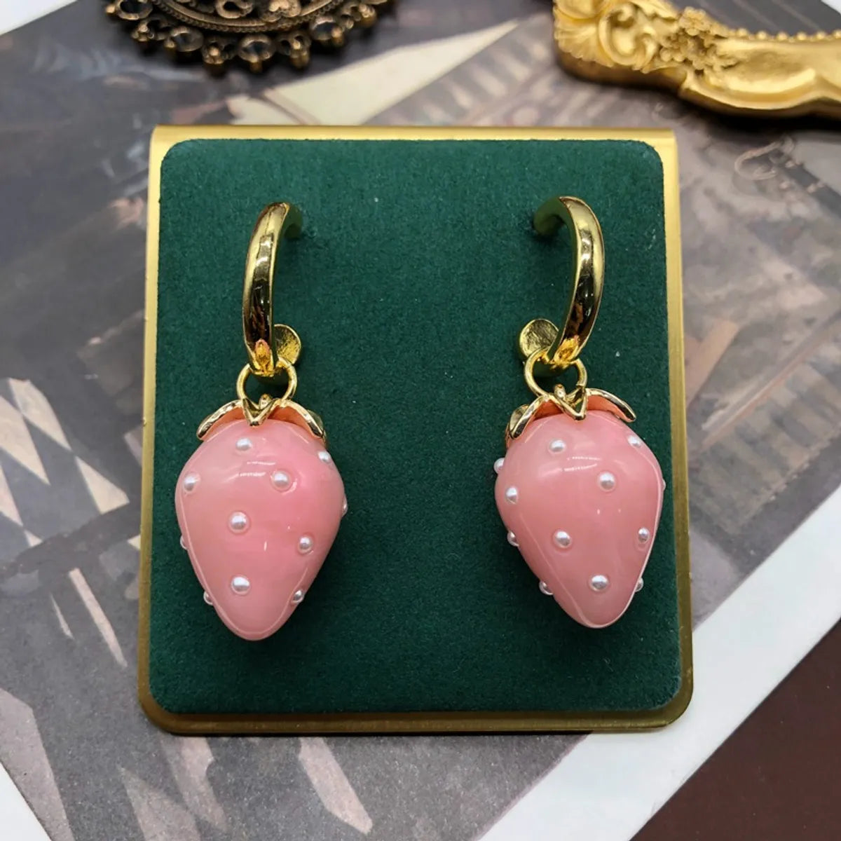 1 Pair Retro Strawberry Alloy Plating Inlay Pearl Women'S Drop Earrings