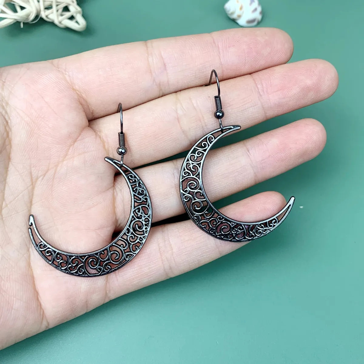 1 Pair Retro Sun Moon Metal Drop Earrings