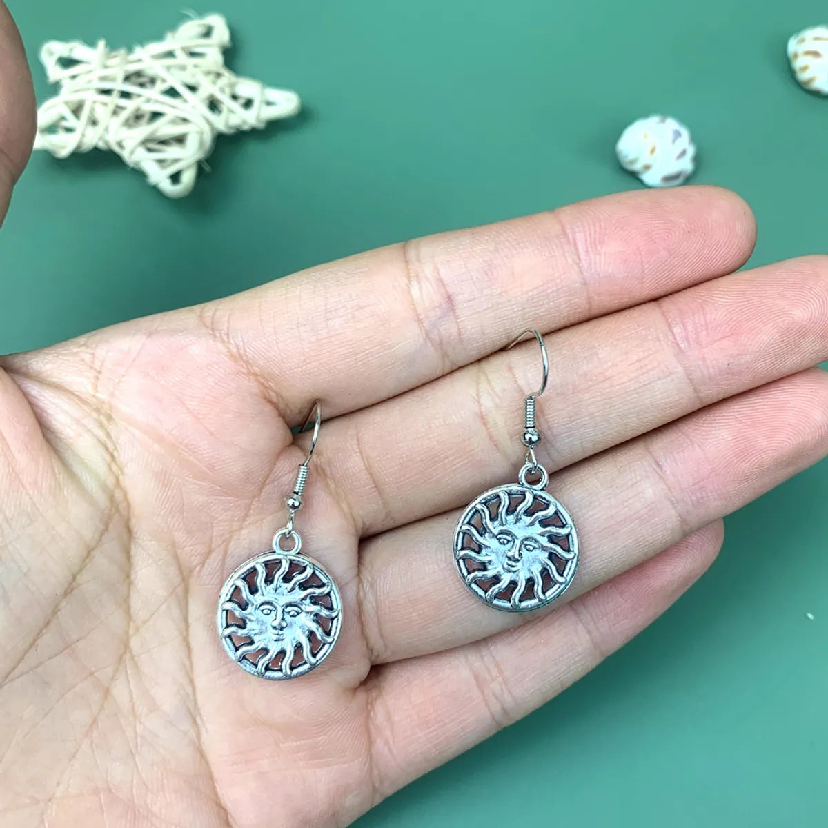 1 Pair Retro Sun Moon Metal Drop Earrings