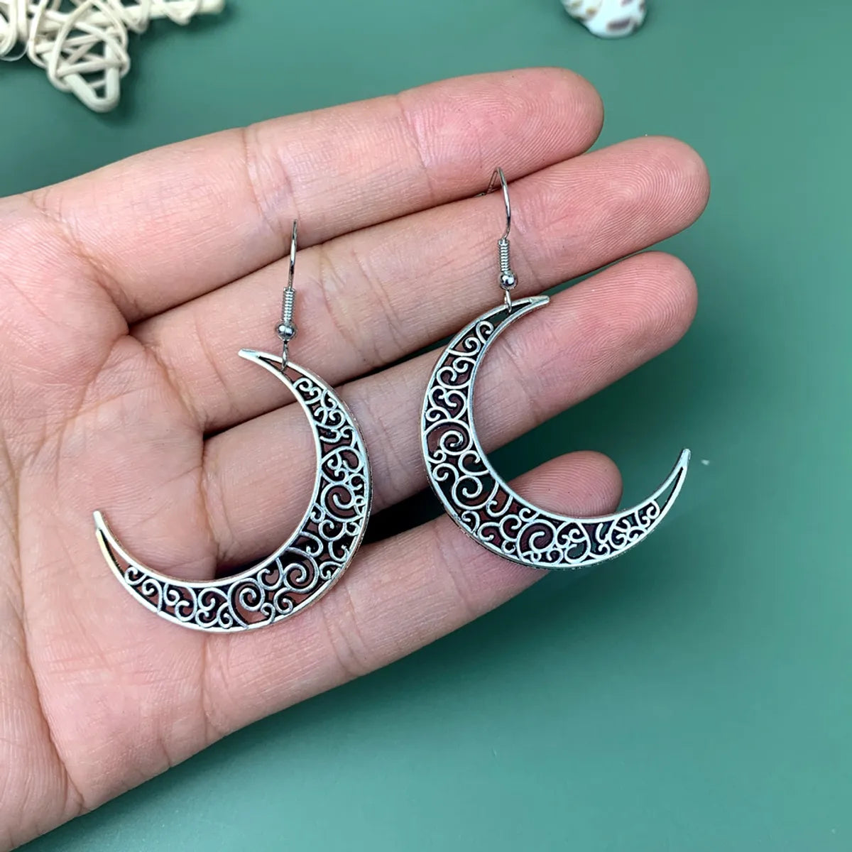 1 Pair Retro Sun Moon Metal Drop Earrings