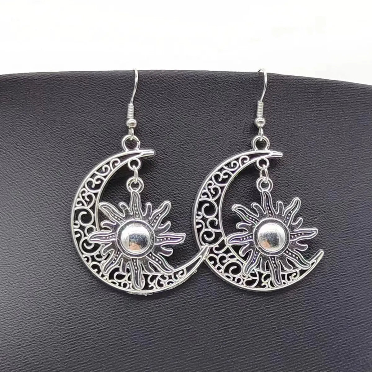 1 Pair Retro Sun Moon Plating Hollow Out Alloy Silver Plated Drop Earrings