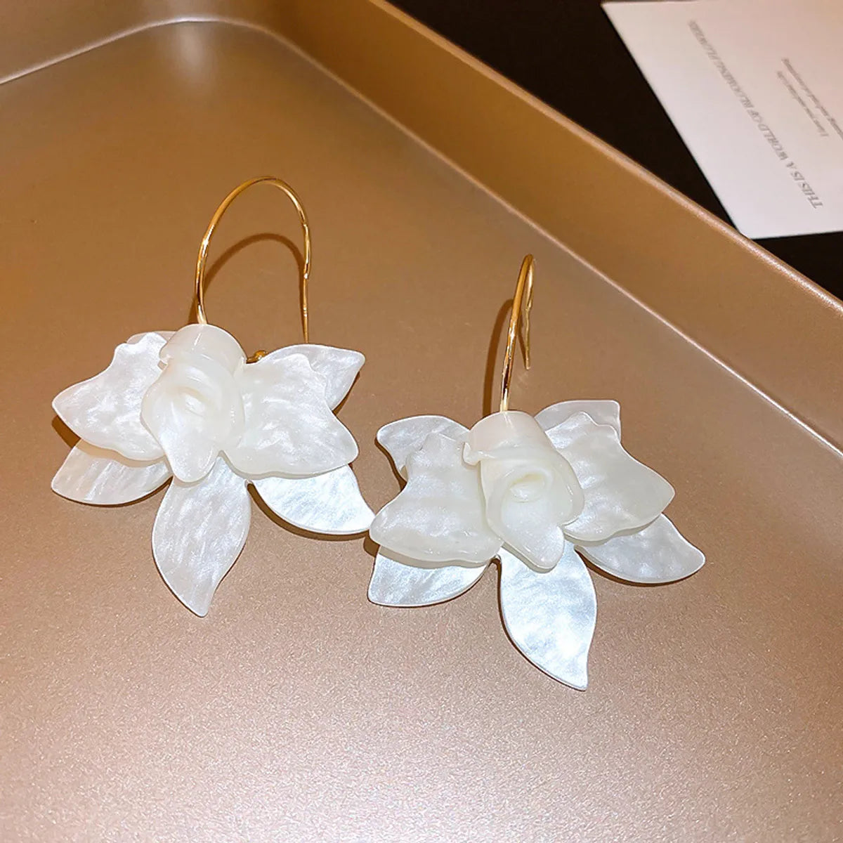 1 Pair Retro Sweet Flower Alloy Resin Drop Earrings