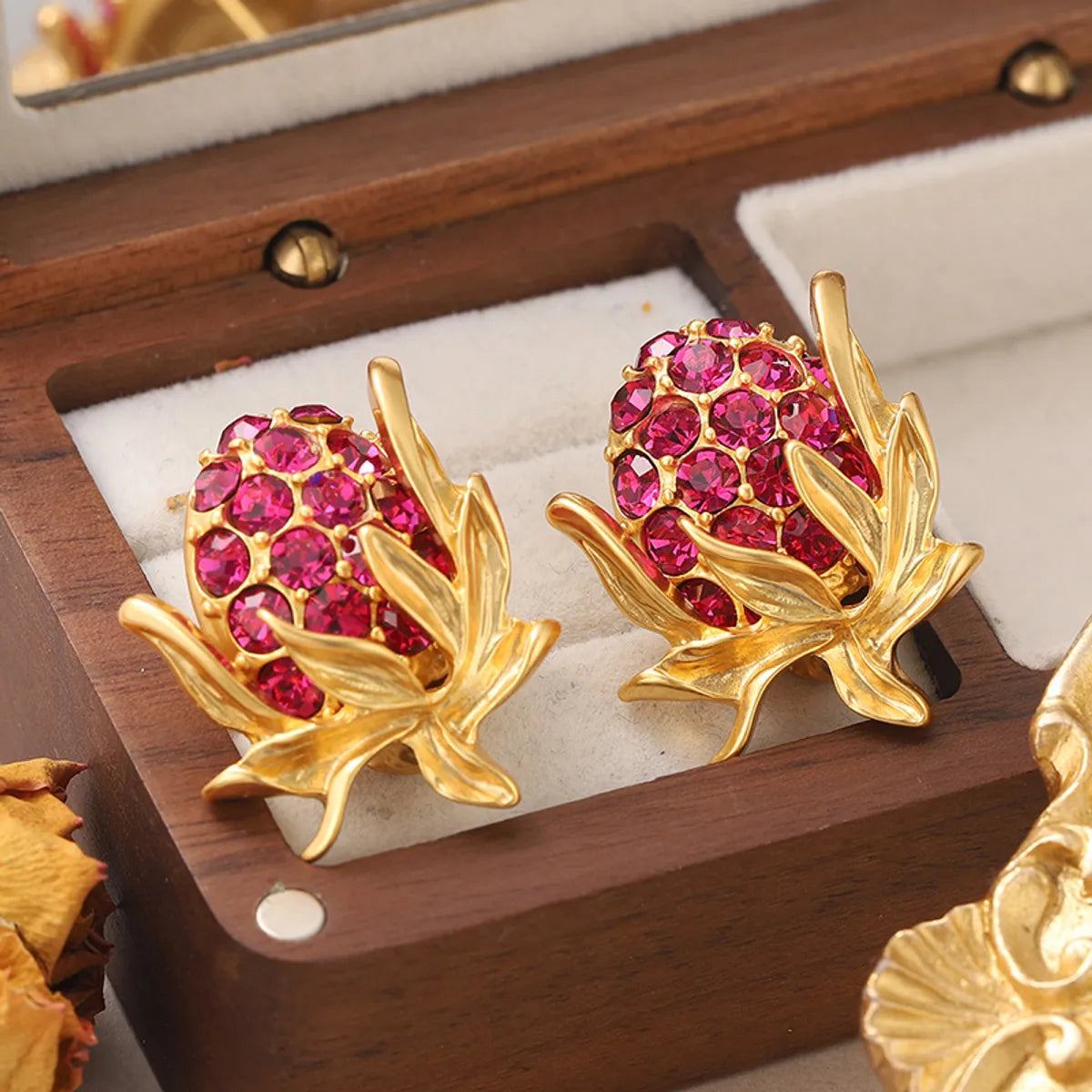 1 Pair Retro Sweet Strawberry Plating Inlay Alloy Rhinestones 18k Gold Plated Ear Studs