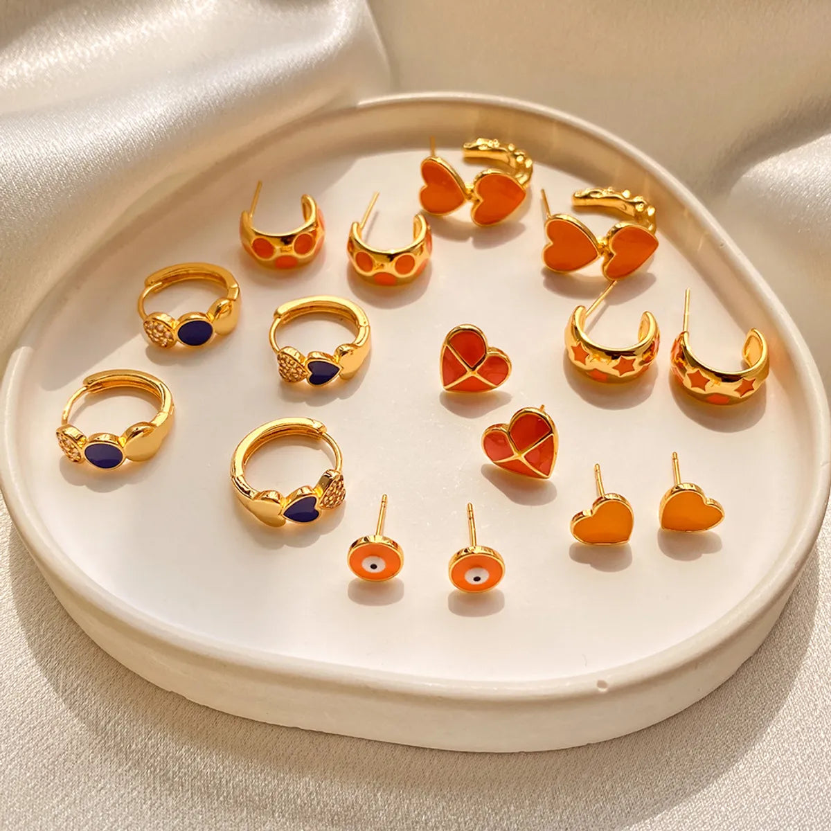 1 Pair Retro Sweet Triangle Devil's Eye Heart Shape Enamel Plating Inlay Copper Zircon 18k Gold Plated Ear Studs