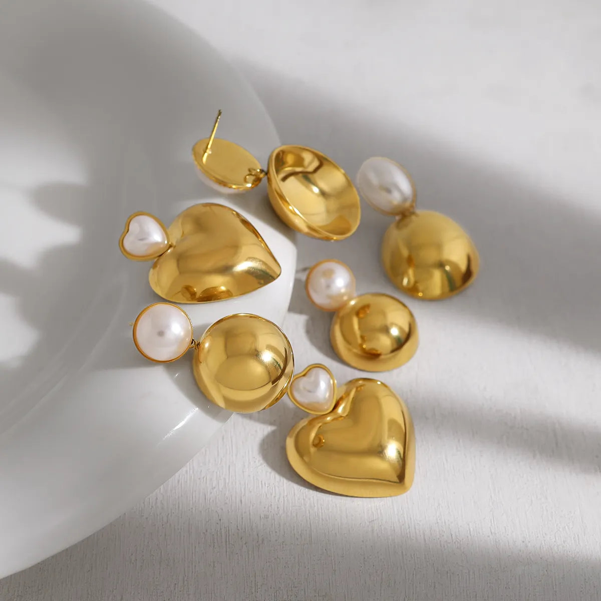 1 Pair Retro Vacation Simple Style Round Water Droplets Heart Shape Plating Inlay 304 Stainless Steel Artificial Pearls 18K Gold Plated Drop Earrings