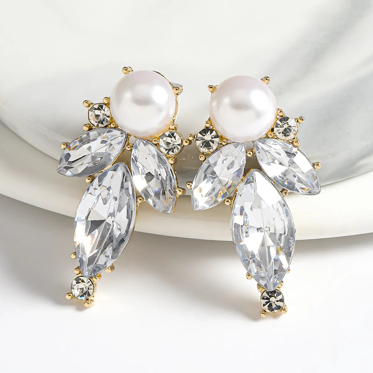 1 Pair Romantic Shiny Leaves Water Droplets Inlay Alloy Gem Pearl Zircon Ear Studs