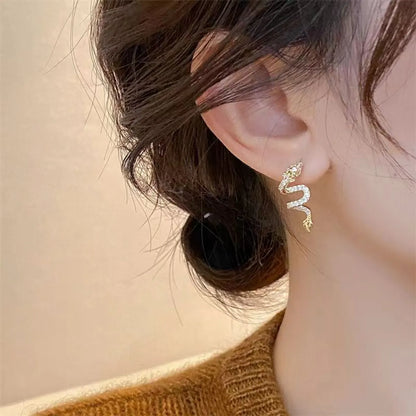 1 Pair Romantic Simple Style Dragon Plating Inlay Alloy Rhinestones Gold Plated Silver Plated Ear Studs