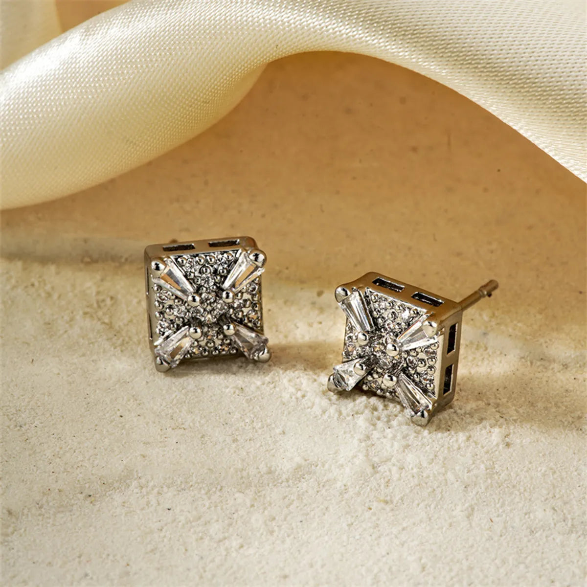 1 Pair Romantic Simple Style Shiny Four Leaf Clover Square Inlay Copper Zircon K Gold Plated Rhodium Plated Ear Studs