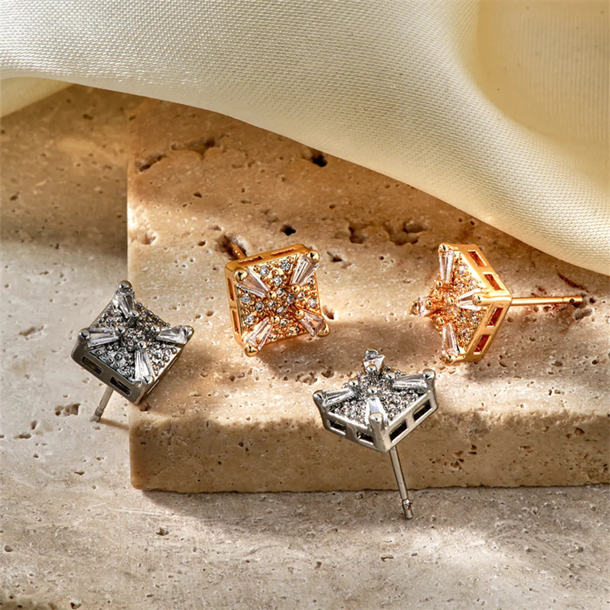 1 Pair Romantic Simple Style Shiny Four Leaf Clover Square Inlay Copper Zircon K Gold Plated Rhodium Plated Ear Studs