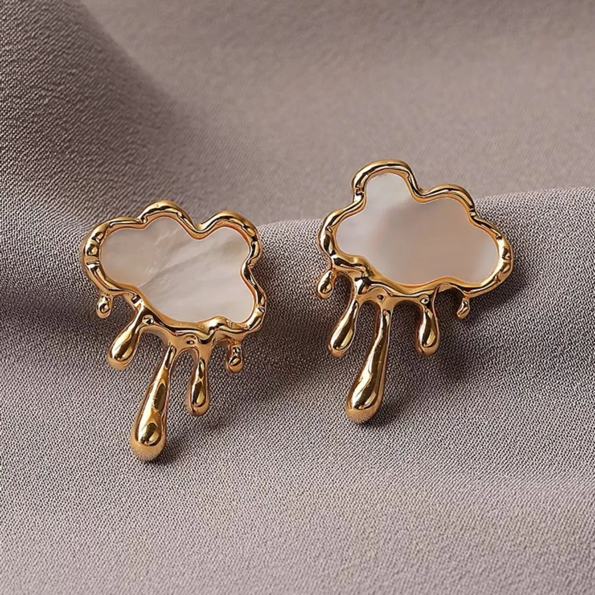 1 Pair Romantic Simple Style Solid Color Clouds Inlay 304 Stainless Steel Shell 18K Gold Plated Ear Studs