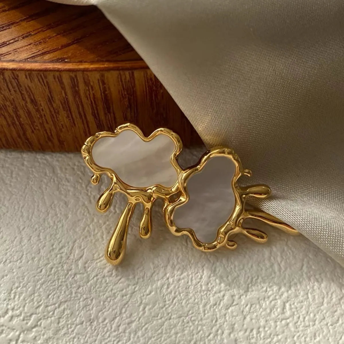 1 Pair Romantic Simple Style Solid Color Clouds Inlay 304 Stainless Steel Shell 18K Gold Plated Ear Studs