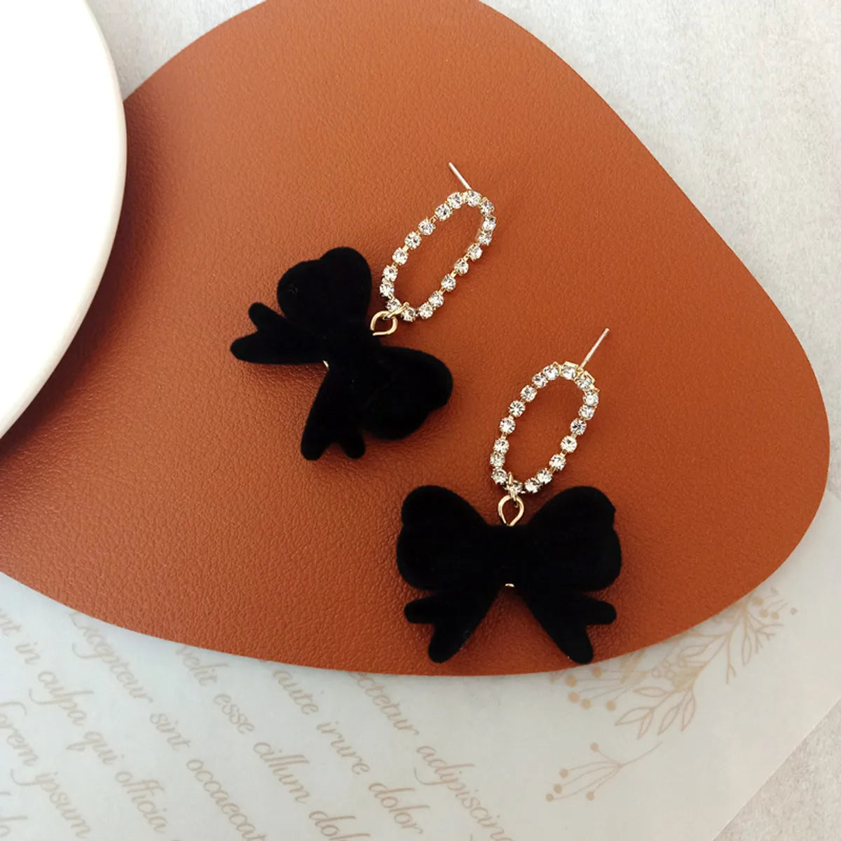 1 Pair Simple Style Bow Knot Flannel Inlay Artificial Diamond Women'S Drop Earrings