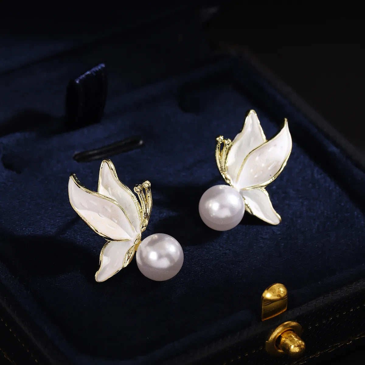 1 Pair Simple Style Butterfly Inlay Zinc Alloy Pearl Ear Studs