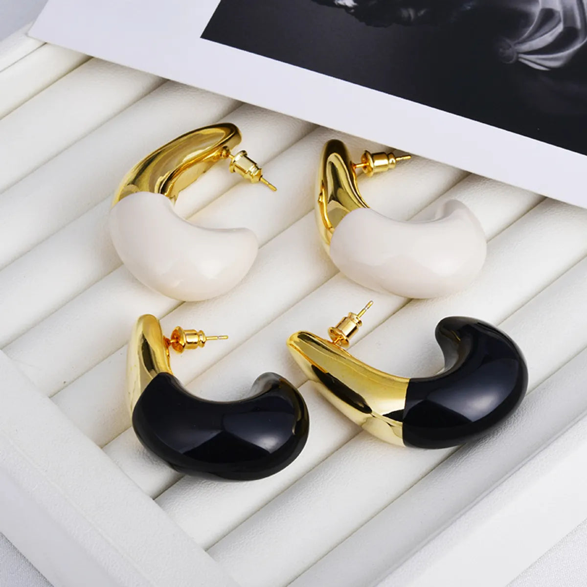 1 Pair Simple Style C Shape Enamel Copper 22K Gold Plated Ear Studs