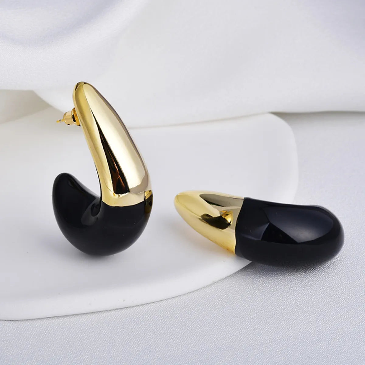 1 Pair Simple Style C Shape Enamel Copper 22K Gold Plated Ear Studs