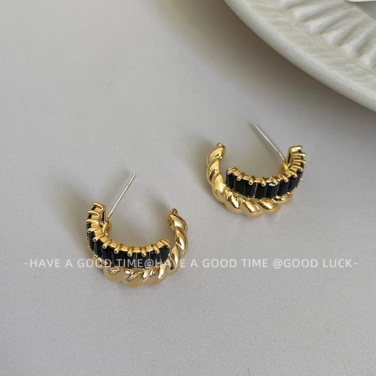 1 Pair Simple Style C Shape Hollow Out Inlay Copper Zircon 18K Gold Plated Ear Studs