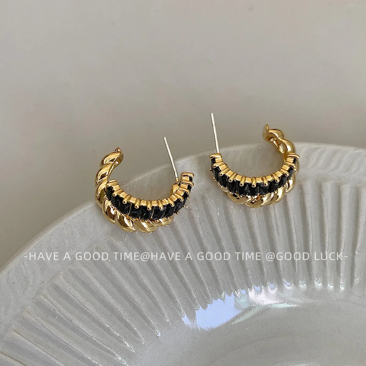 1 Pair Simple Style C Shape Hollow Out Inlay Copper Zircon 18K Gold Plated Ear Studs