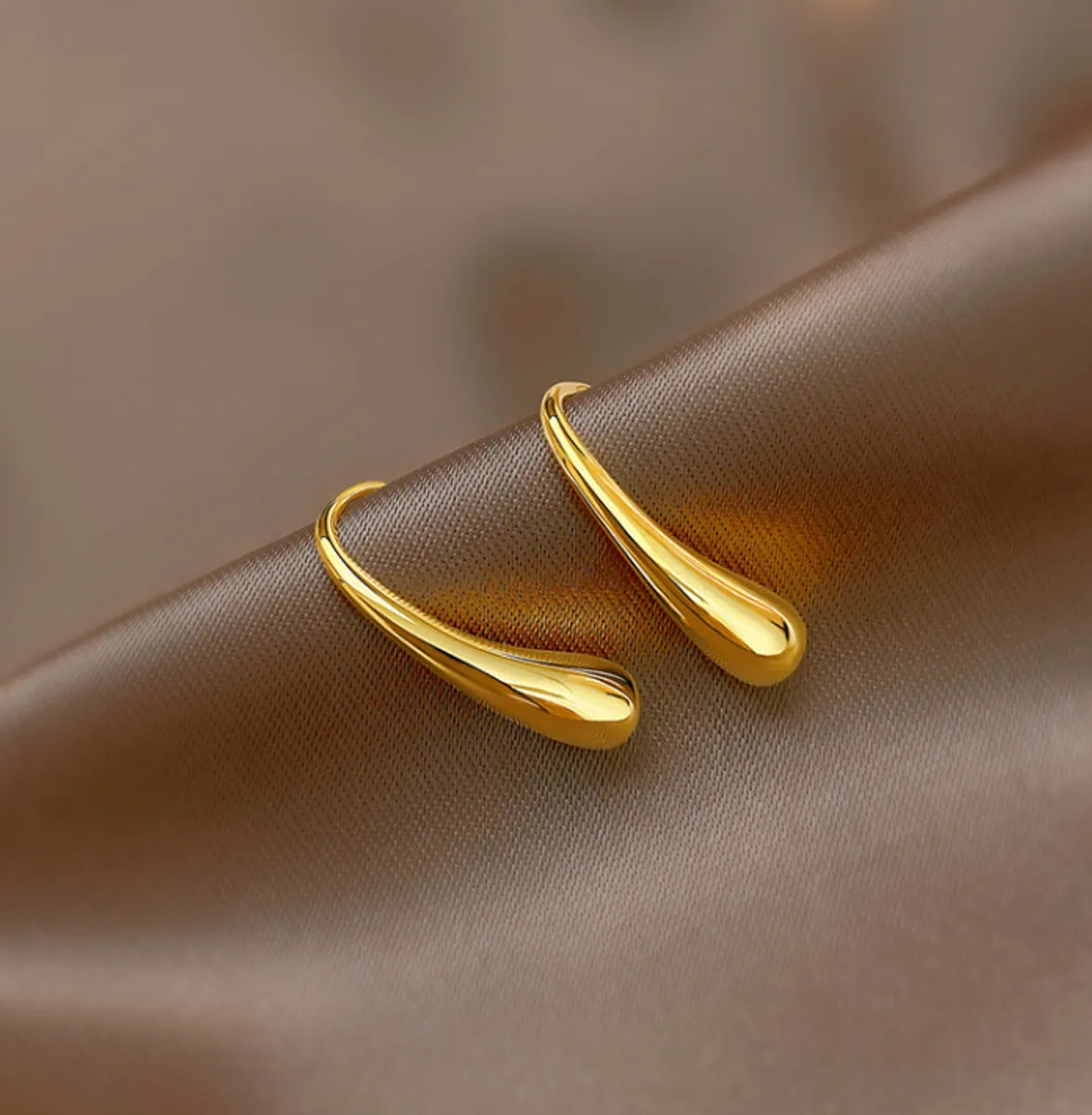 1 Pair Simple Style C Shape Plating 304 Stainless Steel Titanium Steel 18K Gold Plated Drop Earrings