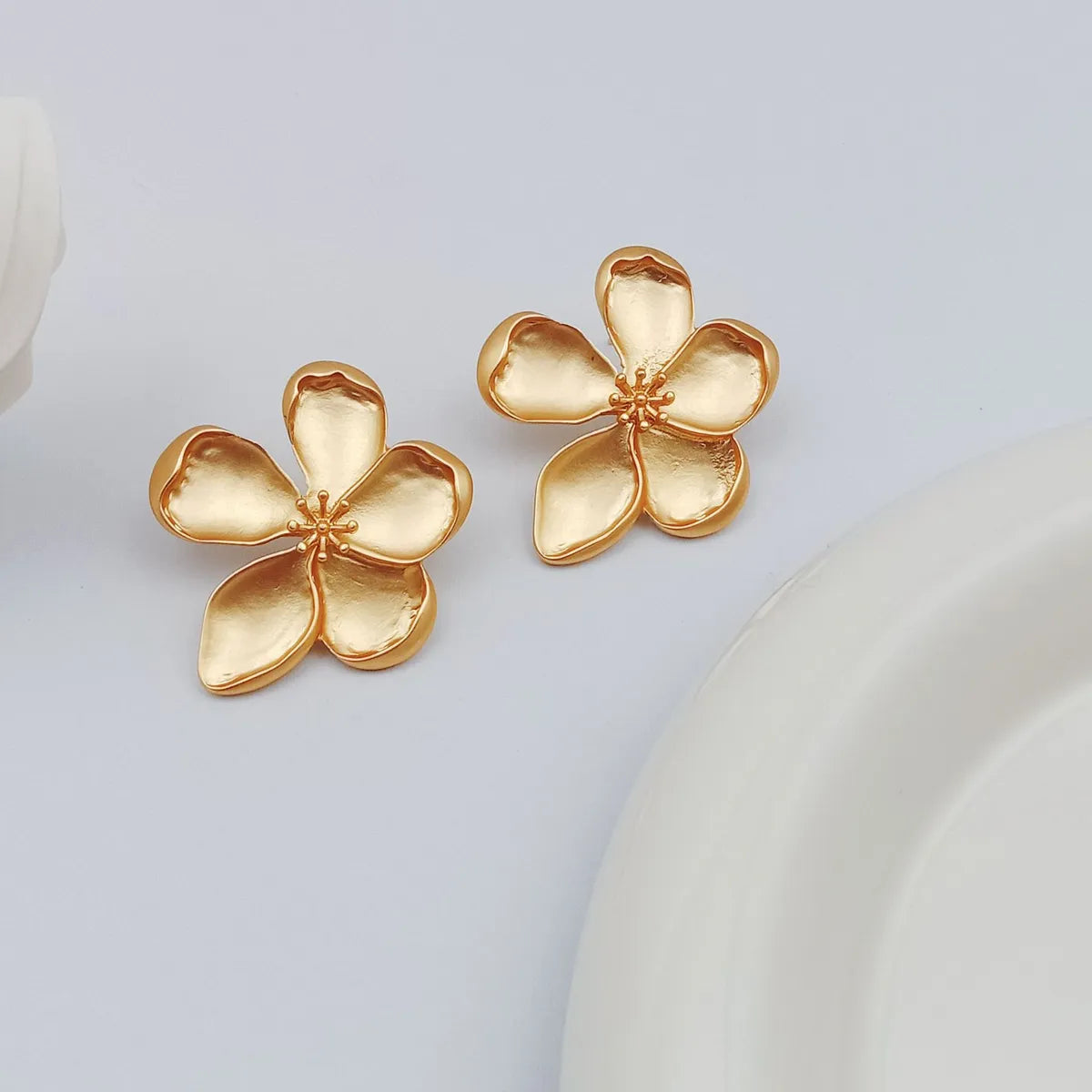 1 Pair Simple Style Circle Flower Plating Iron Ear Studs