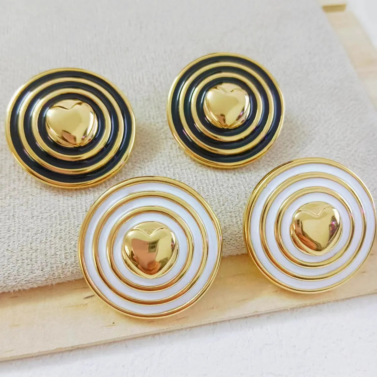 1 Pair Simple Style Circle Heart Shape Enamel Stainless Steel 18K Gold Plated Ear Studs