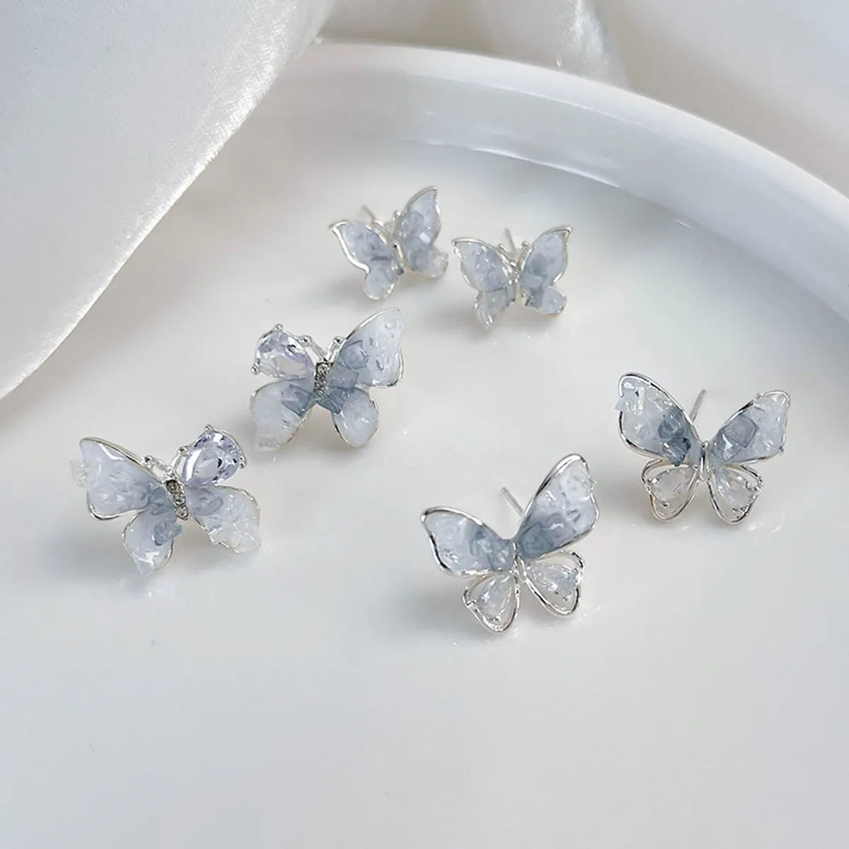 1 Pair Simple Style Classic Style Butterfly Inlay Alloy Diamond In The Debris Ear Studs