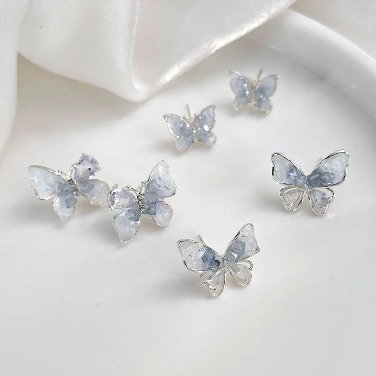 1 Pair Simple Style Classic Style Butterfly Inlay Alloy Diamond In The Debris Ear Studs