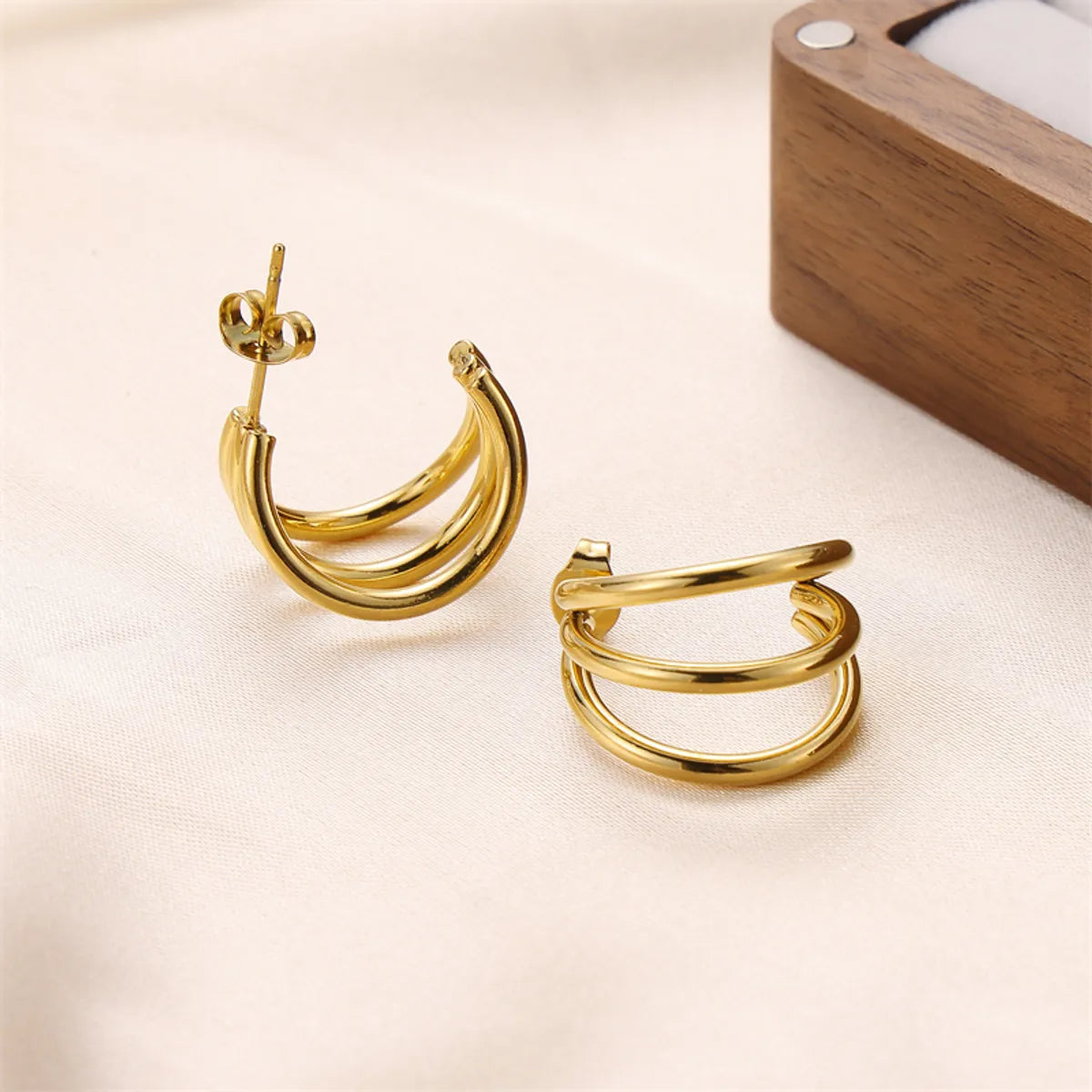 1 Pair Simple Style Classic Style C Shape Hollow Out Stainless Steel Ear Studs