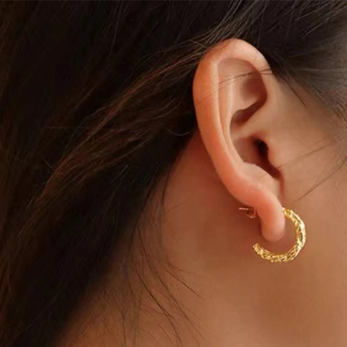 1 Pair Simple Style Classic Style C Shape Plating Pleated Stainless Steel Gold Plated Ear Studs