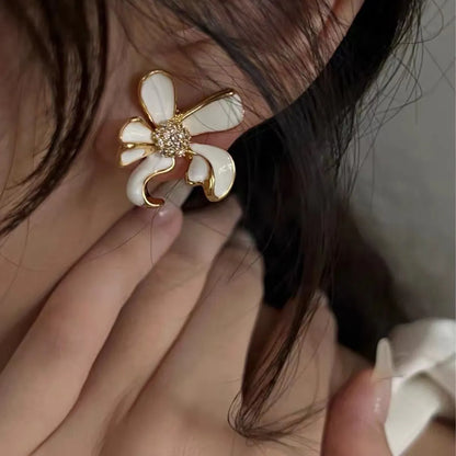 1 Pair Simple Style Classic Style Chrysanthemum Plating Copper 18K Gold Plated Ear Studs