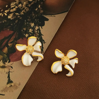 1 Pair Simple Style Classic Style Chrysanthemum Plating Copper 18K Gold Plated Ear Studs